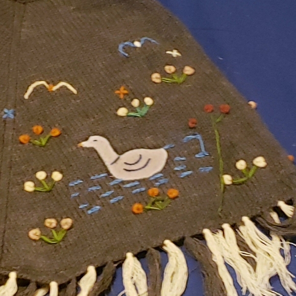 Appliqued ~ Embroidered ~ Hooded Poncho ~ NWOT - Picture 6 of 6